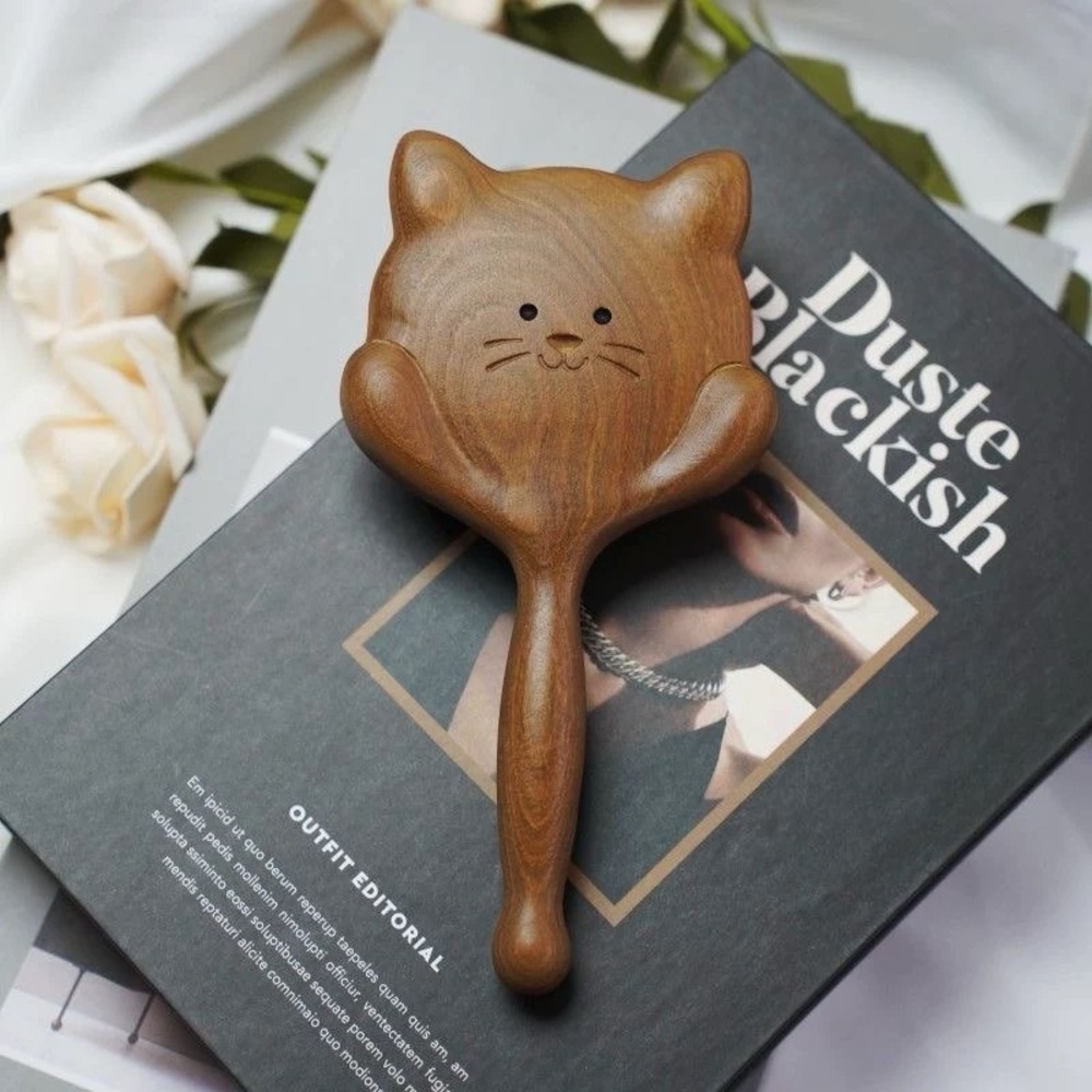 Brand new Wooden Cat-Shaped Comb